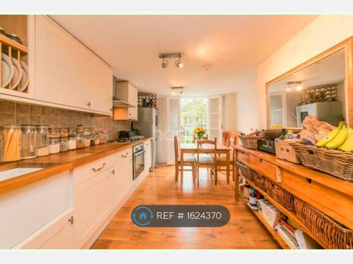 2 Bedroom Flat To Rent In Appach Road, London, SW2