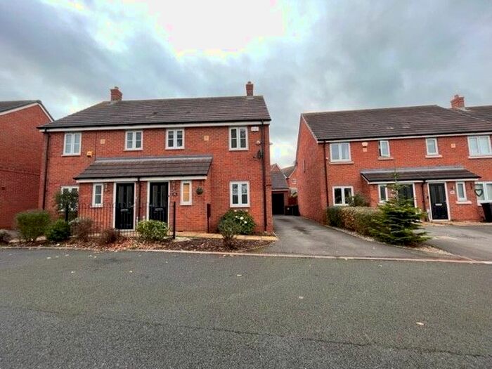 3 Bedroom Semi-Detached House To Rent In Farndon Avenue, Birmingham, B37