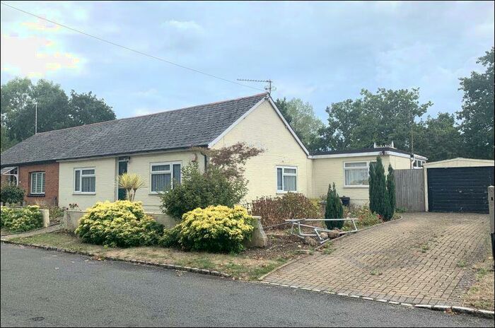 2 Bedroom Semi-Detached Bungalow To Rent In Reading, Berkshire, RG6