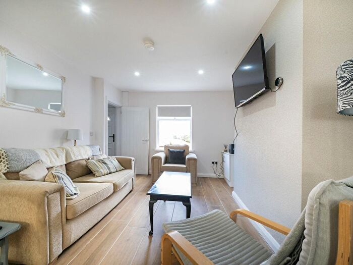 2 Bedroom Flat To Rent In Belfast, BT12