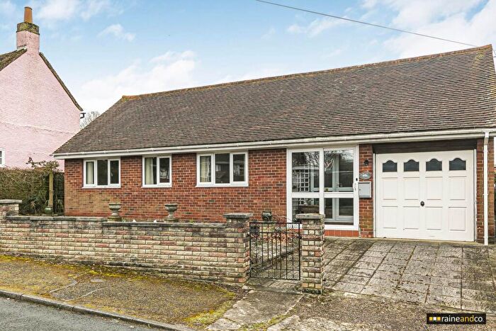 2 Bedroom Detached Bungalow For Sale In Chantry Lane, Hatfield, AL10