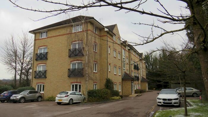 2 Bedroom Flat To Rent In Malin Court, Hemel Hempstead, HP3