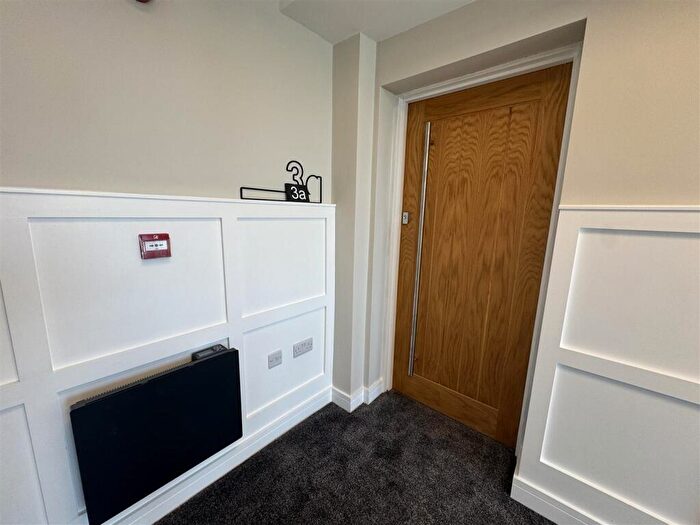 2 Bedroom Apartment To Rent In Long Lane, Rowley Regis, B65