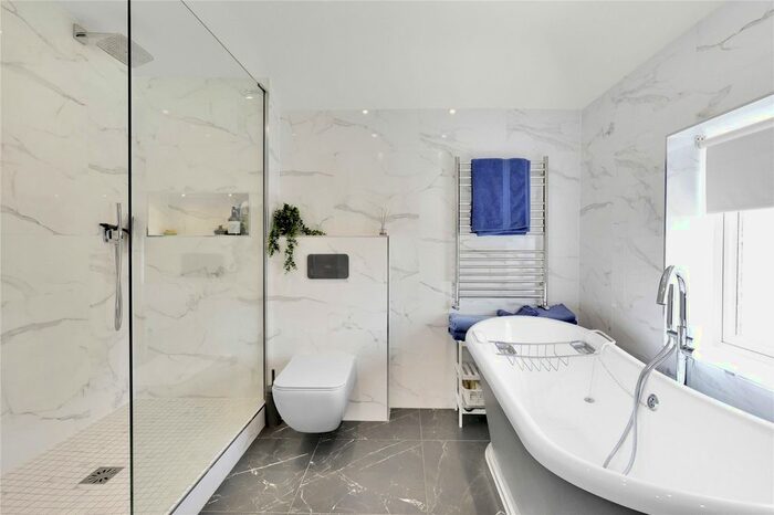 4 Bedroom Detached House For Sale In Oatlands Drive, Weybridge, KT13