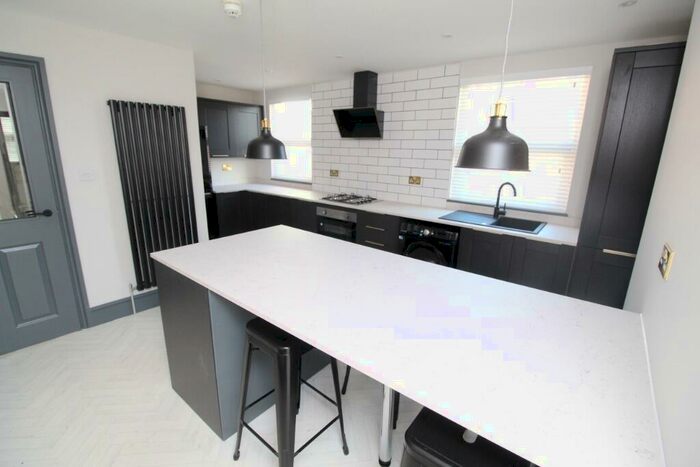 3 Bedroom Flat To Rent In Henry Road, West Bridgford, NG2