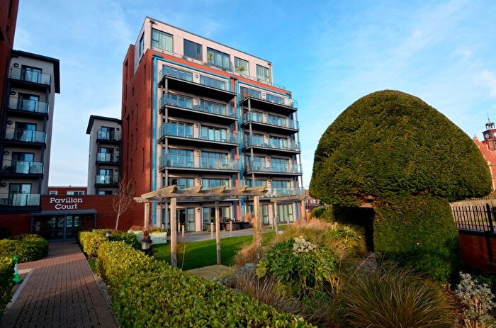 1 Bedroom Flat For Sale In Hamilton Gardens, Felixstowe, IP11