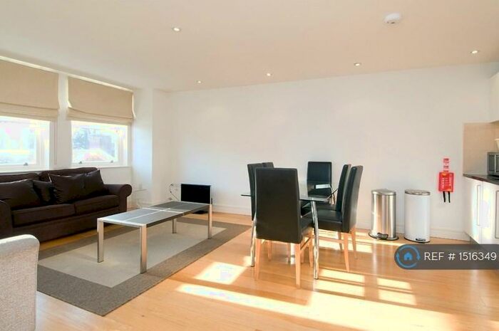 2 Bedroom Flat To Rent In Regency House, Chelsea, SW10
