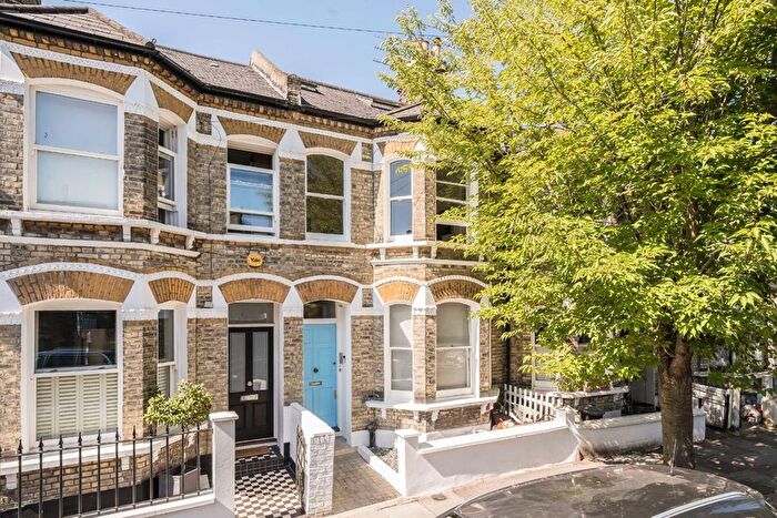 3 Bedroom Flat To Rent In Parma Crescent, Battersea, SW11