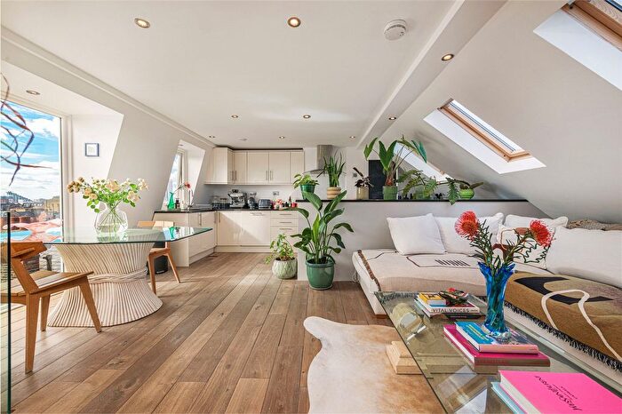 3 Bedroom Terraced House For Sale In Lavender Sweep, London, SW11