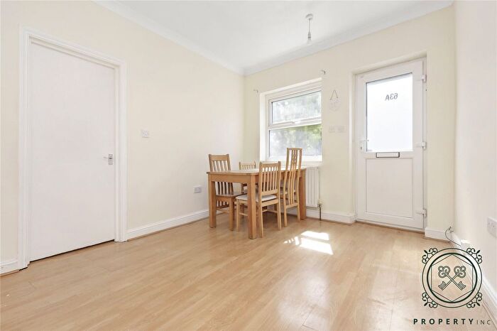 1 Bedroom Flat To Rent In High Road, South Woodford, London, E18