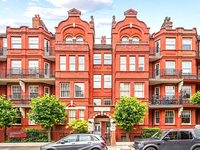 3 Bedroom Flat To Rent In Hamlet Gardens, King Street, W6