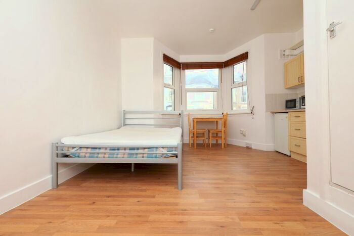 Studio To Rent In Kyverdale Road, London N16