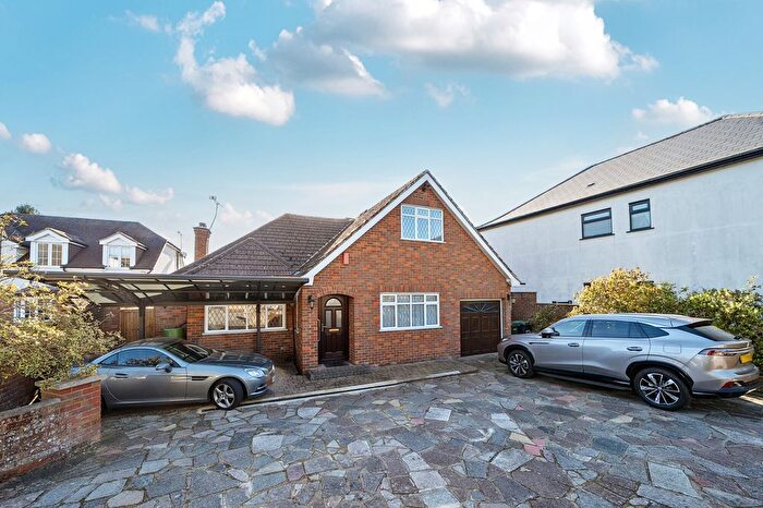 3 Bedroom Detached House For Sale In Beacon Way, Rickmansworth, WD3