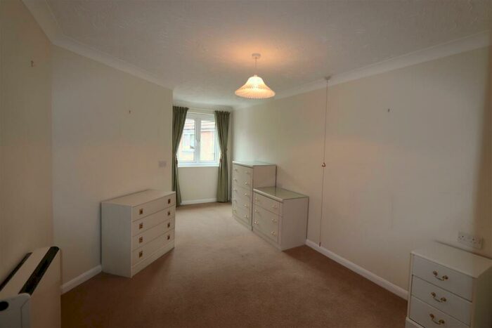 1 Bedroom Retirement Property To Rent In Balmoral Road, Westcliff-On-Sea, SS0