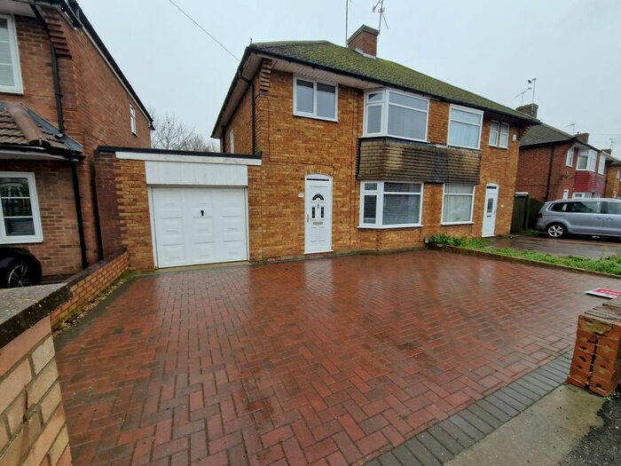 3 Bedroom Property To Rent In Austin Road, Luton, LU3