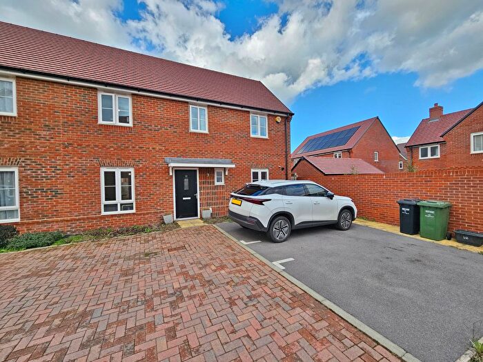 3 Bedroom Semi-Detached House For Sale In Gleneagles Road, Botley, SO32