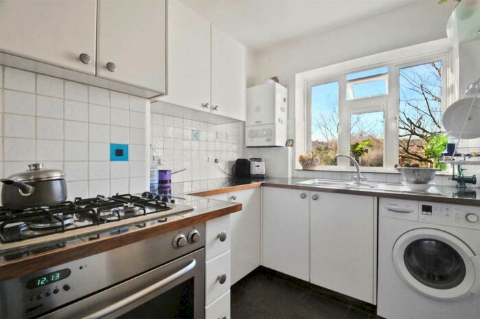2 Bedroom Flat To Rent In Park Road London, N8