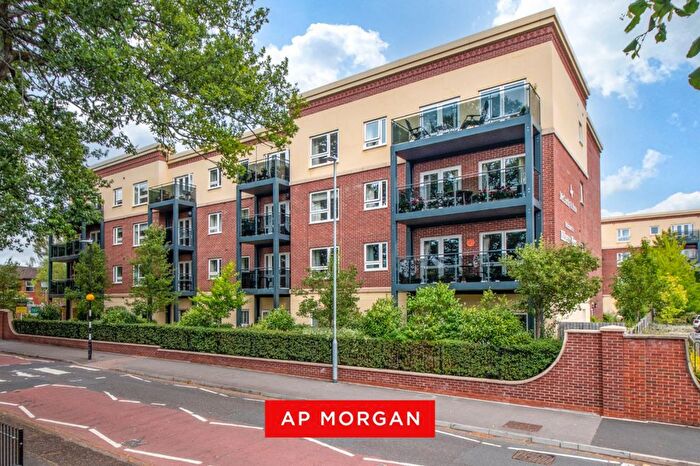 2 Bedroom Flat For Sale In Recreation Road, Bromsgrove, Worcestershire, B61