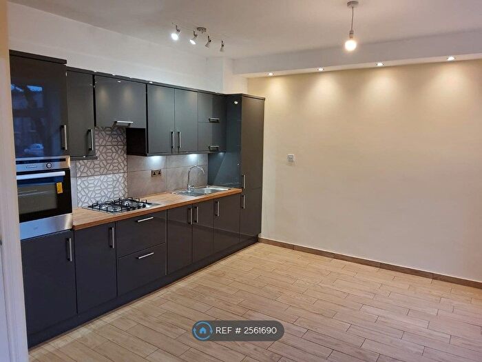 2 Bedroom End Of Terrace House To Rent In Queens Terrace, Bacup, OL13