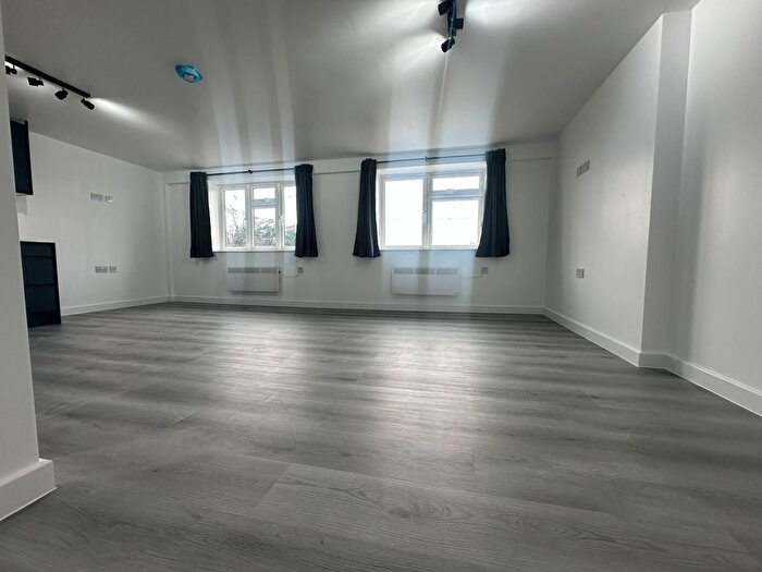 2 Bedroom Flat To Rent In Taylor Road, Romney Marsh, TN29