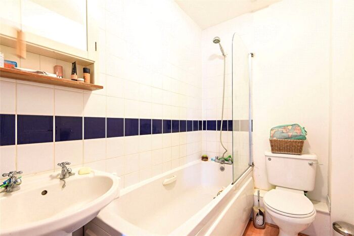 2 Bedroom Flat For Sale In Hamilton Road, Reading, Berkshire, RG1