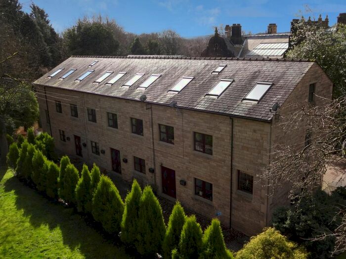 2 Bedroom Flat To Rent In Woodleigh Hall Mews, Rawdon, Leeds LS19