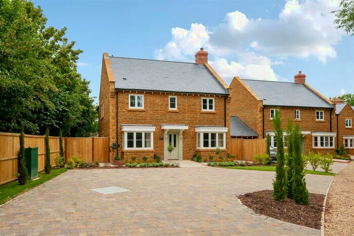 5 Bedroom Detached House For Sale In Roebuck Court, Off Southam Road, Priors Marston, CV47