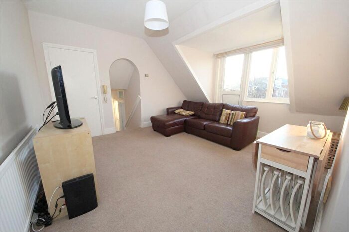 1 Bedroom Flat To Rent In Elm Park Road, London, N21