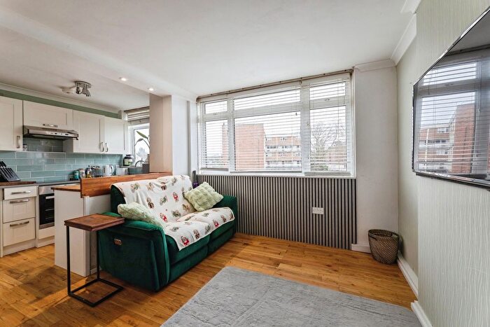 1 Bedroom Flat For Sale In Gardner Close, London, E11