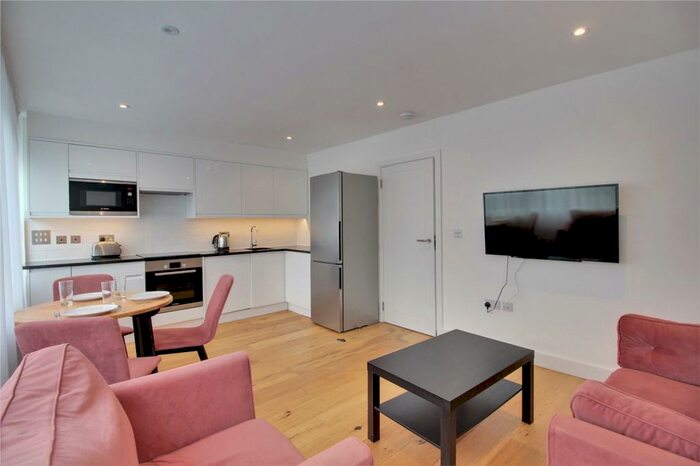 3 Bedroom Maisonette To Rent In Eastmead, Farnborough, GU14