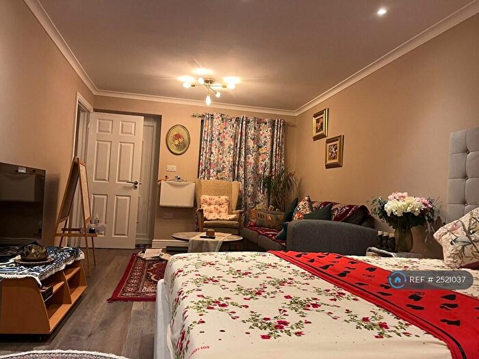 Studio To Rent In Ruscombe, Reading, RG10