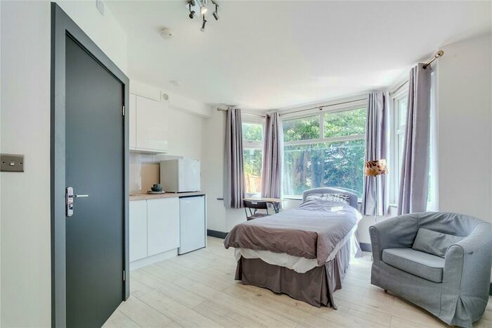 Apartment To Rent In Dollis Hill Lane, London, NW2