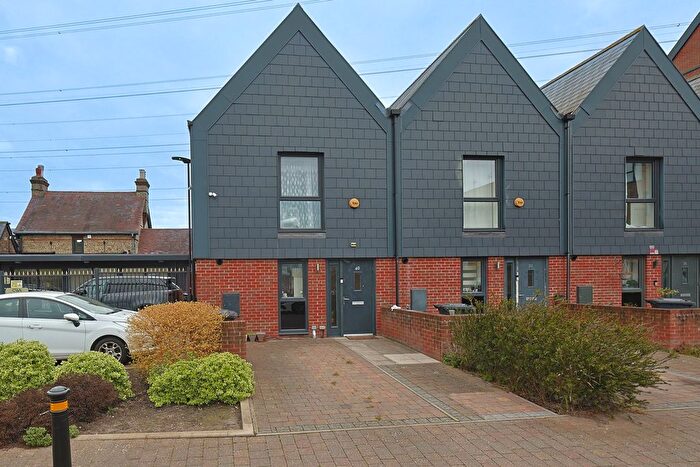 4 Bedroom Terraced House For Sale In Hazlemere Marina, Waltham Abbey, EN9