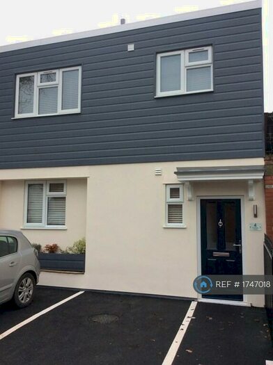 2 Bedroom Flat To Rent In Oaktree Court, Woking, GU21