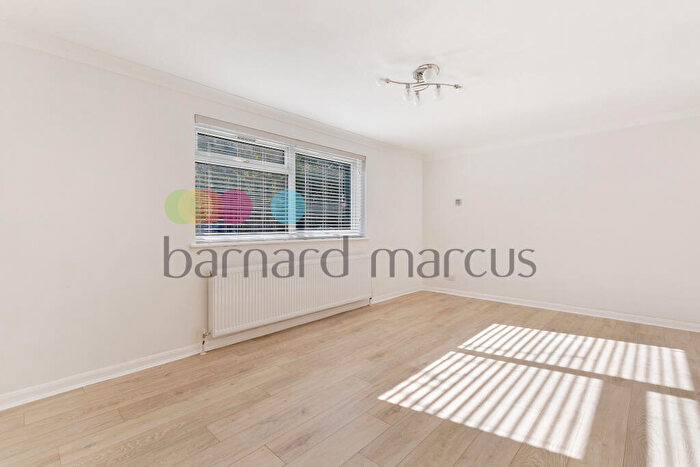 2 Bedroom Flat To Rent In Harewood Road, South Croydon, CR2