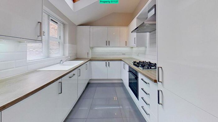 6 Bedroom End Of Terrace House To Rent In Balfour Road, Nottingham, NG7