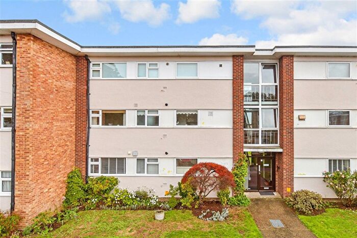 2 Bedroom Flat For Sale In Lord Warden Avenue, Walmer, Deal, Kent, CT14