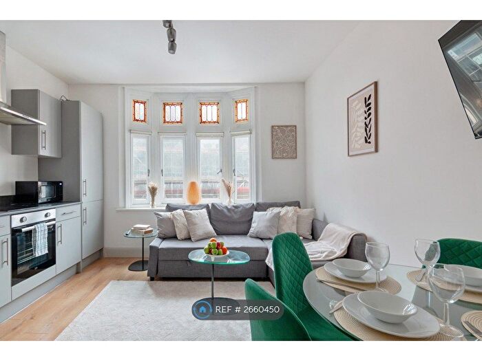 2 Bedroom Flat To Rent In Upper Richmond Road, London, SW15