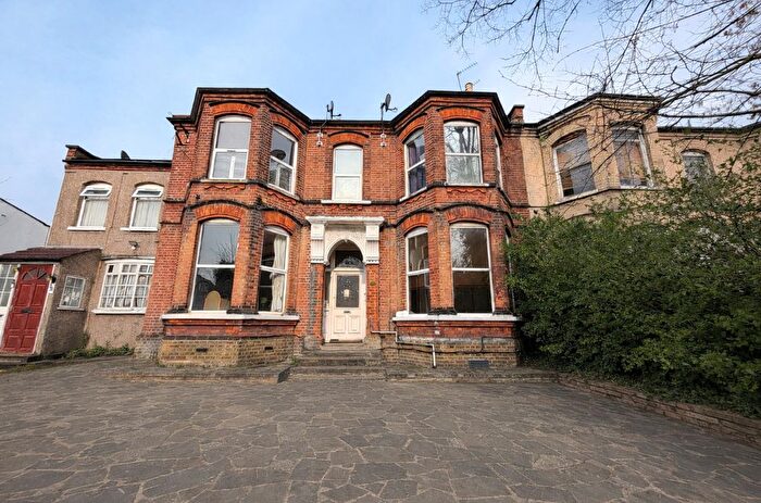 1 Bedroom Flat For Sale In Road, Ilford, IG1