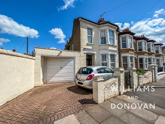 3 Bedroom Semi-Detached House For Sale In Lancaster Gardens, Southend-on-Sea, SS1