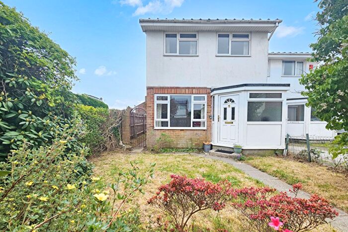 3 Bedroom End Of Terrace House For Sale In Violet Avenue, Hill Head, PO14