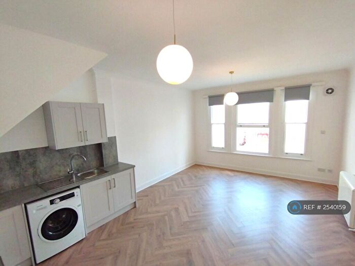 2 Bedroom Flat To Rent In Clarence Square, Brighton, BN1