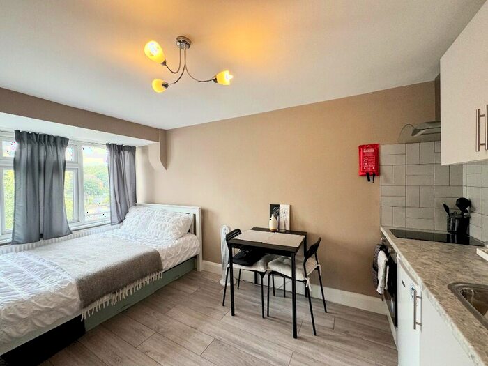 Studio To Rent In Hamilton Road, London, NW11