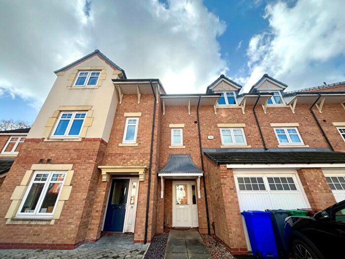 4 Bedroom Town House To Rent In Cedarwood Close, Northenden, M22