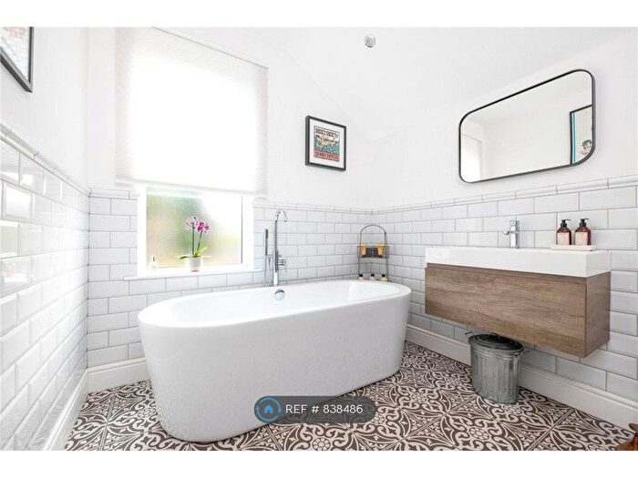 3 Bedroom Terraced House To Rent In Victoria Road, Bromley, BR2