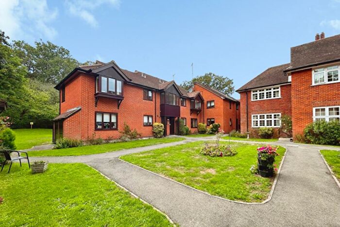 2 Bedroom Flat For Sale In Berry Court, Hook, Hampshire, RG27