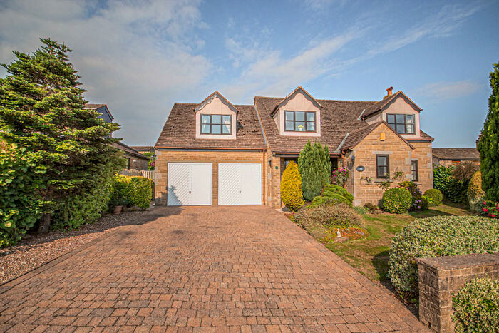 4 Bedroom Detached House For Sale In Crangle Fields, Stocksmoor, HD4