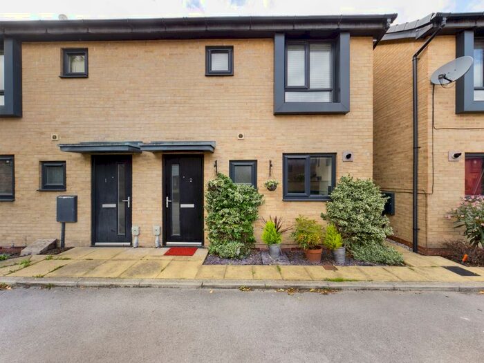 3 Bedroom Semi-Detached House To Rent In Saltburn Street, HU3