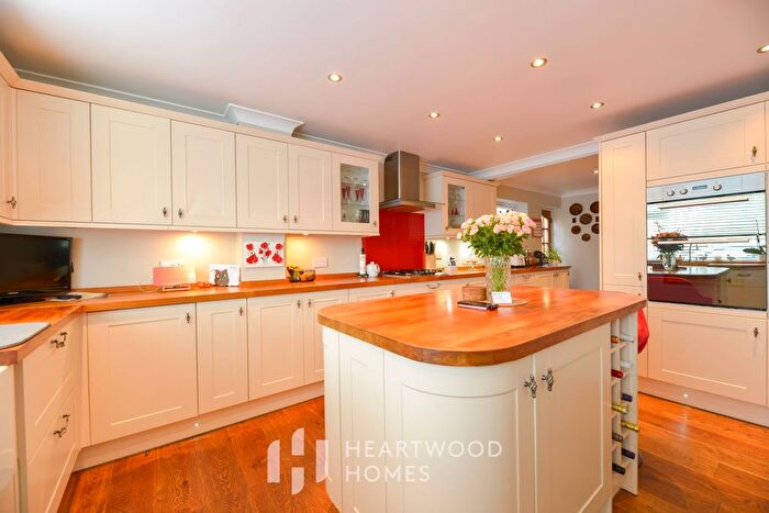 4 Bedroom Detached House For Sale In St. Vincent Drive, St. Albans, AL1