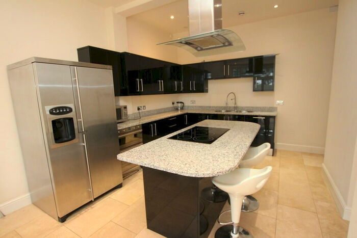 2 Bedroom Apartment To Rent In Oak Tree Villa, Woodborough Road, NG3